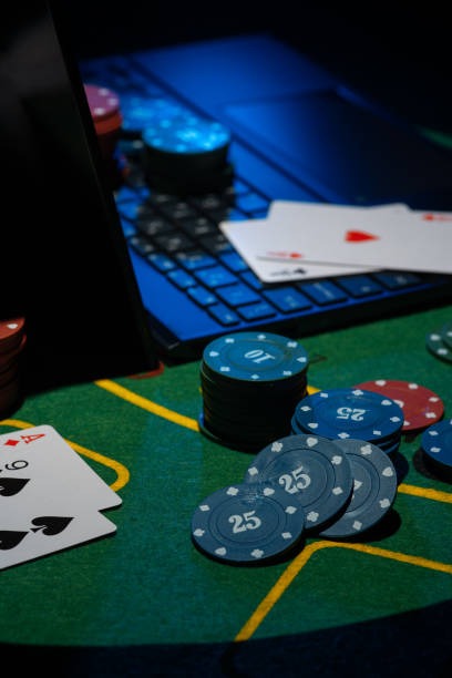 sarangslot login Domino QQ live table with player cards and dealer interface